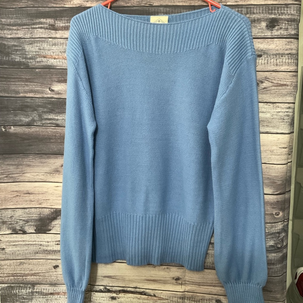 St John’s Bay Women’s sweater Slightly distressed NEW Size Med.